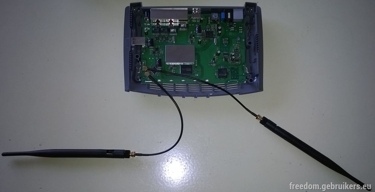 fritzbox_met_antennes.jpg
